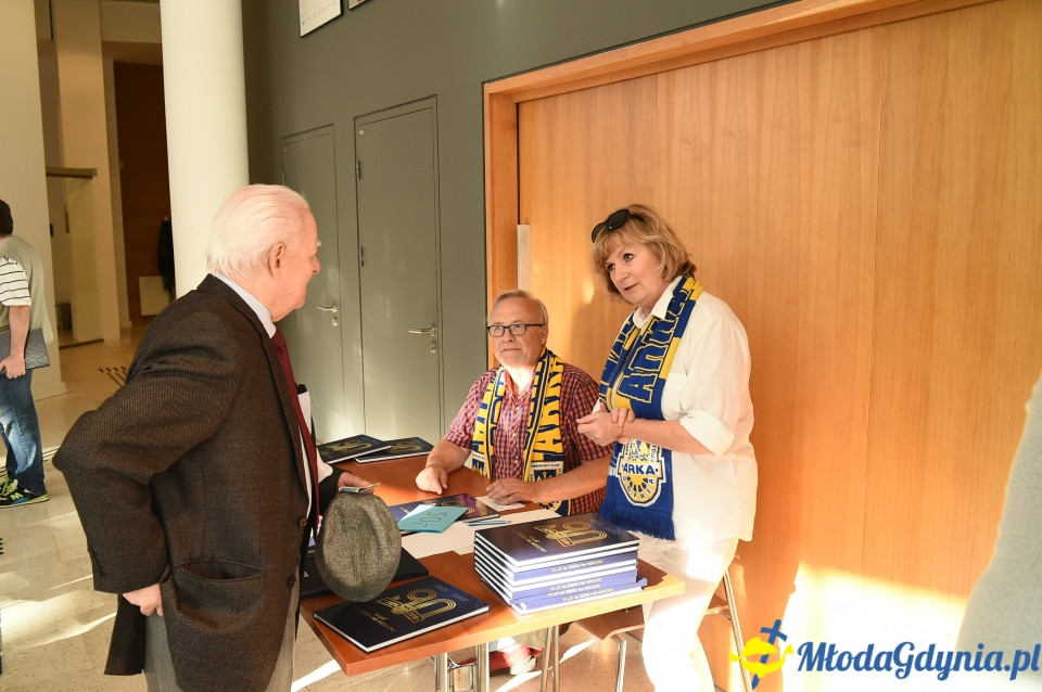 90 lat na żółto i na niebiesko