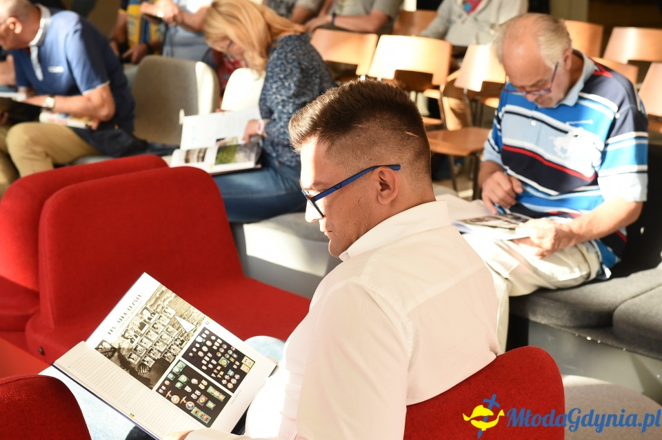 90 lat na żółto i na niebiesko