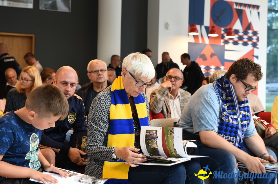 90 lat na żółto i na niebiesko