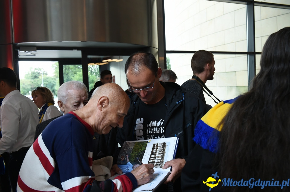 90 lat na żółto i na niebiesko