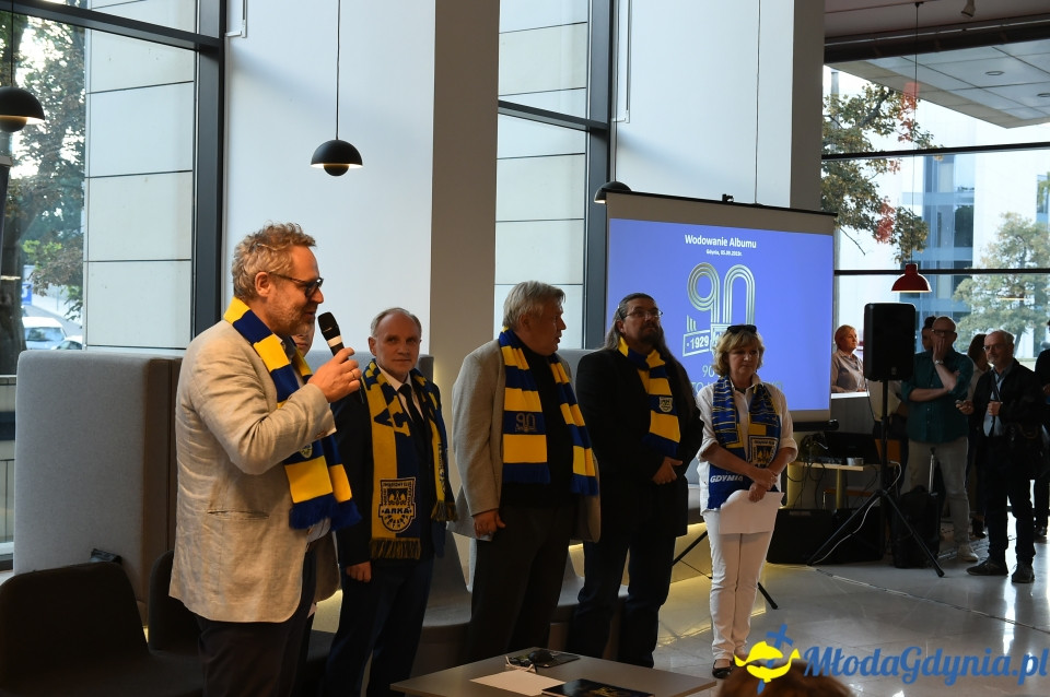 90 lat na żółto i na niebiesko