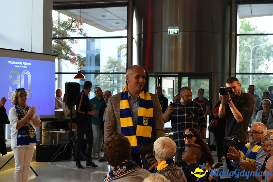 90 lat na żółto i na niebiesko