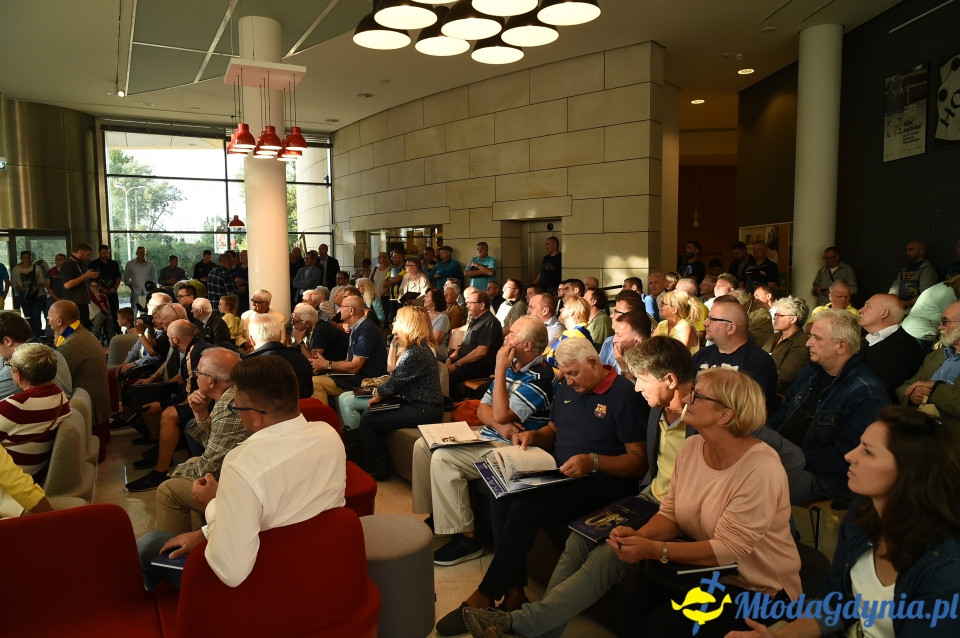 90 lat na żółto i na niebiesko