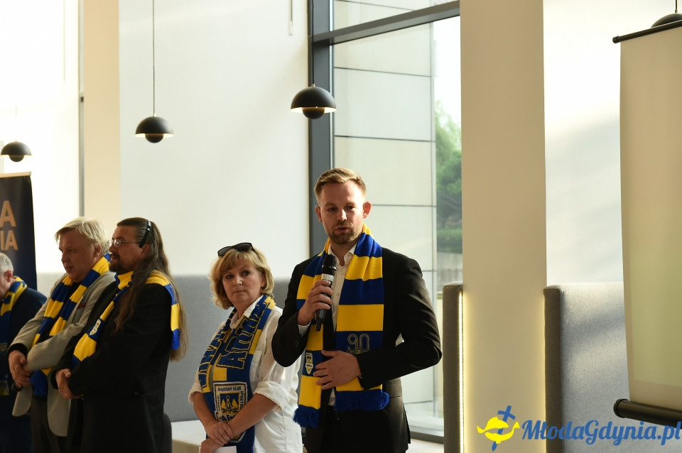 90 lat na żółto i na niebiesko