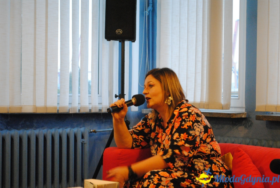 Spotkanie autorskie z Magdaleną Witkiewicz w Bibliotece Obłuże - 27.09.2019