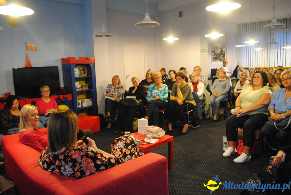Spotkanie autorskie z Magdaleną Witkiewicz w Bibliotece Obłuże - 27.09.2019