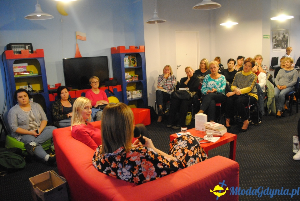 Spotkanie autorskie z Magdaleną Witkiewicz w Bibliotece Obłuże - 27.09.2019