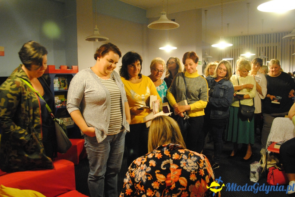 Spotkanie autorskie z Magdaleną Witkiewicz w Bibliotece Obłuże - 27.09.2019