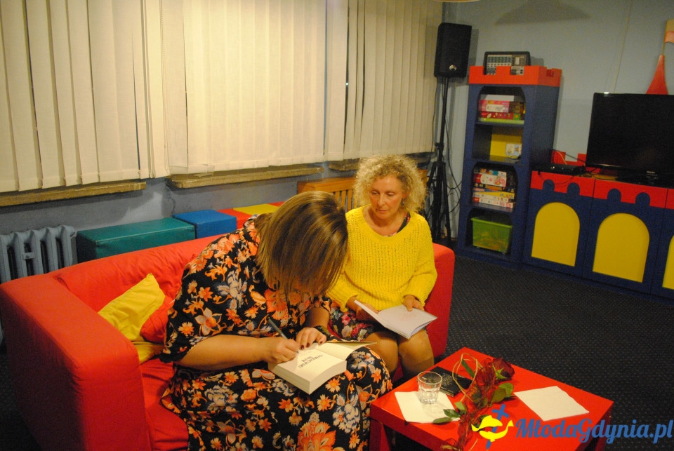 Spotkanie autorskie z Magdaleną Witkiewicz w Bibliotece Obłuże - 27.09.2019