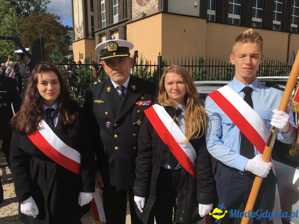 V LO - Odsłonięcie tablicy upamiętniającej Patrona i na grobie Patrona w 80 rocznicę śmierci