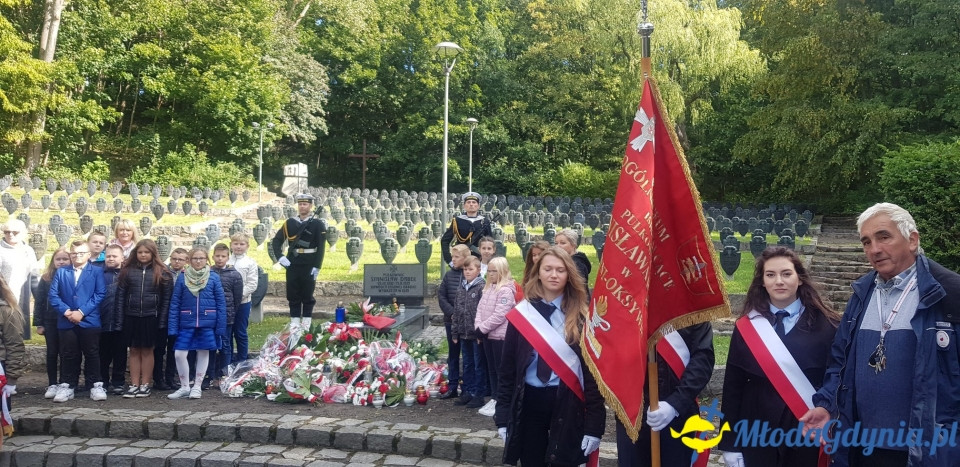 V LO - Odsłonięcie tablicy upamiętniającej Patrona i na grobie Patrona w 80 rocznicę śmierci