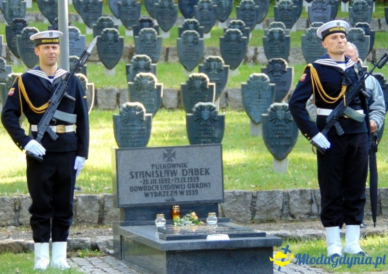 V LO - Odsłonięcie tablicy upamiętniającej Patrona i na grobie Patrona w 80 rocznicę śmierci