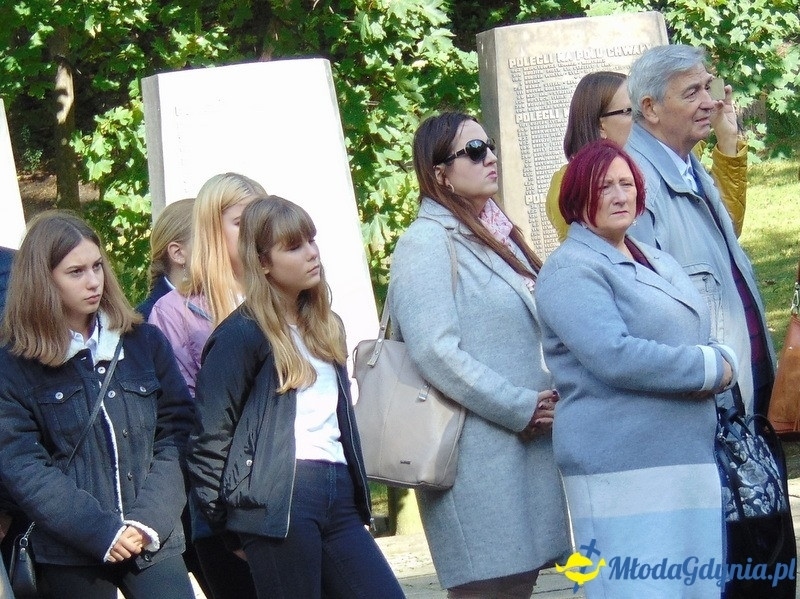 V LO - Odsłonięcie tablicy upamiętniającej Patrona i na grobie Patrona w 80 rocznicę śmierci