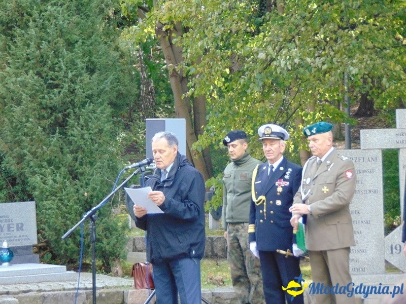 V LO - Odsłonięcie tablicy upamiętniającej Patrona i na grobie Patrona w 80 rocznicę śmierci