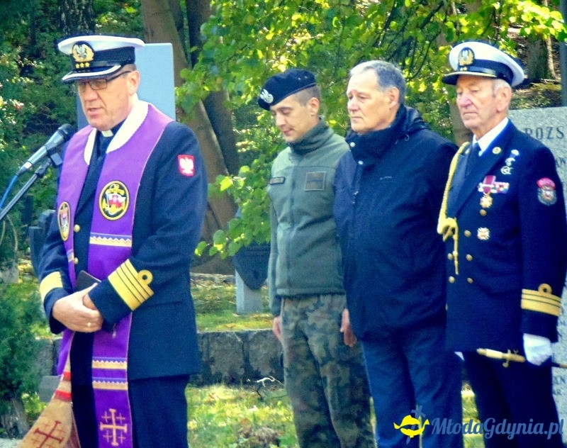 V LO - Odsłonięcie tablicy upamiętniającej Patrona i na grobie Patrona w 80 rocznicę śmierci