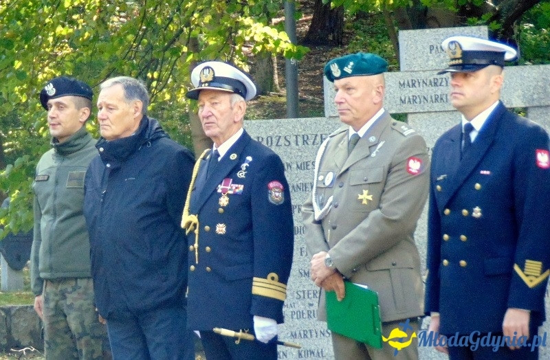 V LO - Odsłonięcie tablicy upamiętniającej Patrona i na grobie Patrona w 80 rocznicę śmierci