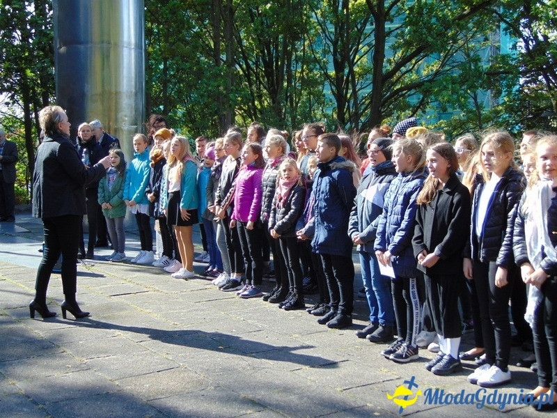 V LO - Odsłonięcie tablicy upamiętniającej Patrona i na grobie Patrona w 80 rocznicę śmierci