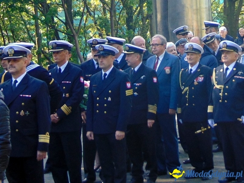 V LO - Odsłonięcie tablicy upamiętniającej Patrona i na grobie Patrona w 80 rocznicę śmierci