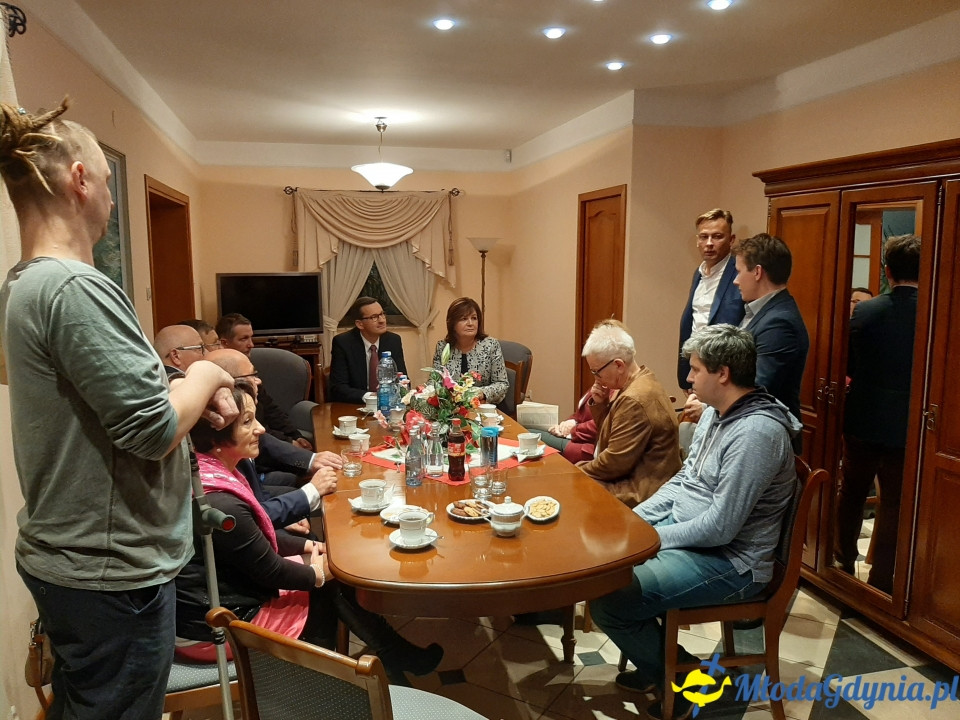 Premier Mateusz Morawiecki - spotkanie ze sztabem poseł Małgorzaty Zwiercan