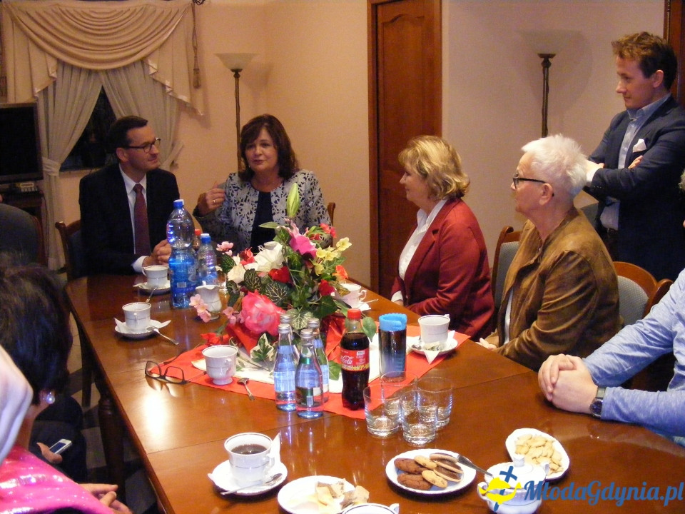 Premier Mateusz Morawiecki - spotkanie ze sztabem poseł Małgorzaty Zwiercan