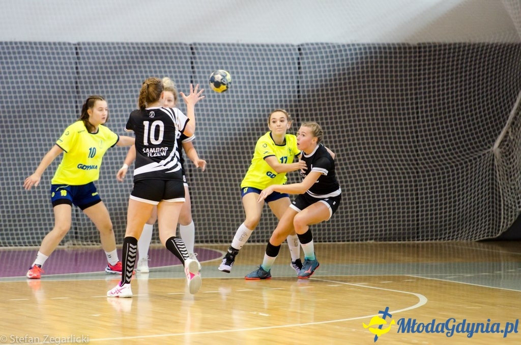 Juniorki starsze SPR Arka Gdynia zdeklasowały zespół MKS Sambor Tczew