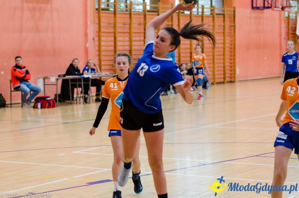 Młodziczki SPR - UKS Cisowa Gdynia i MKS Słupia
