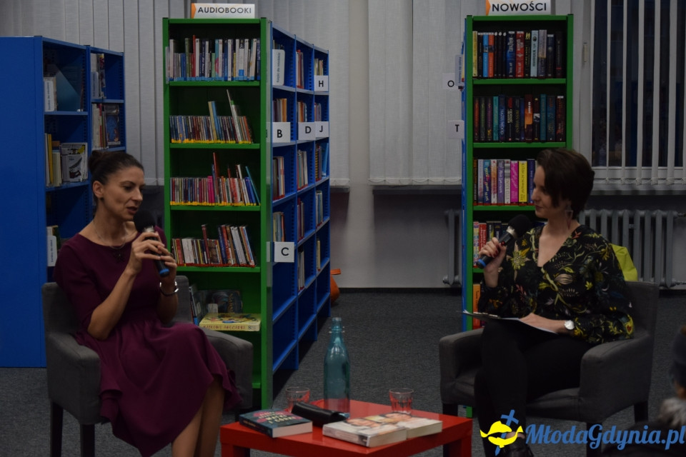 Spotkanie autorskie z Ałbeną Grabowską w Bibliotece Obłuże - 11.10.2019 r.