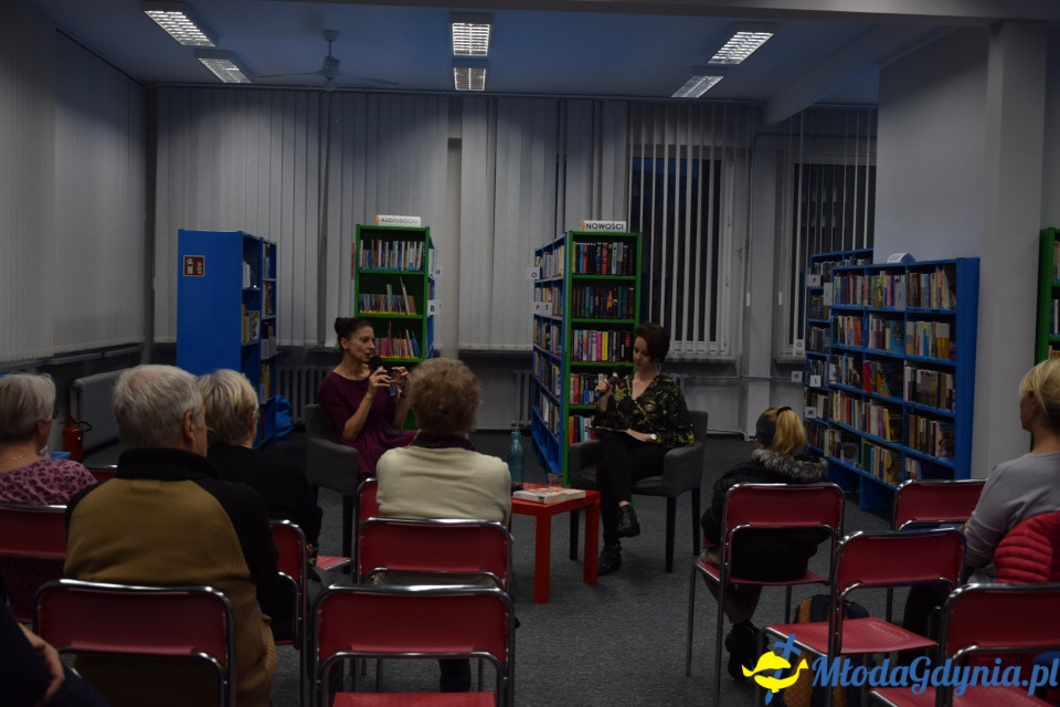 Spotkanie autorskie z Ałbeną Grabowską w Bibliotece Obłuże - 11.10.2019 r.