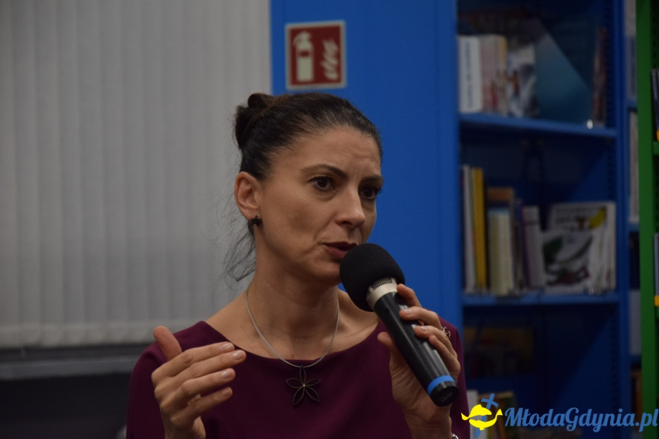 Spotkanie autorskie z Ałbeną Grabowską w Bibliotece Obłuże - 11.10.2019 r.