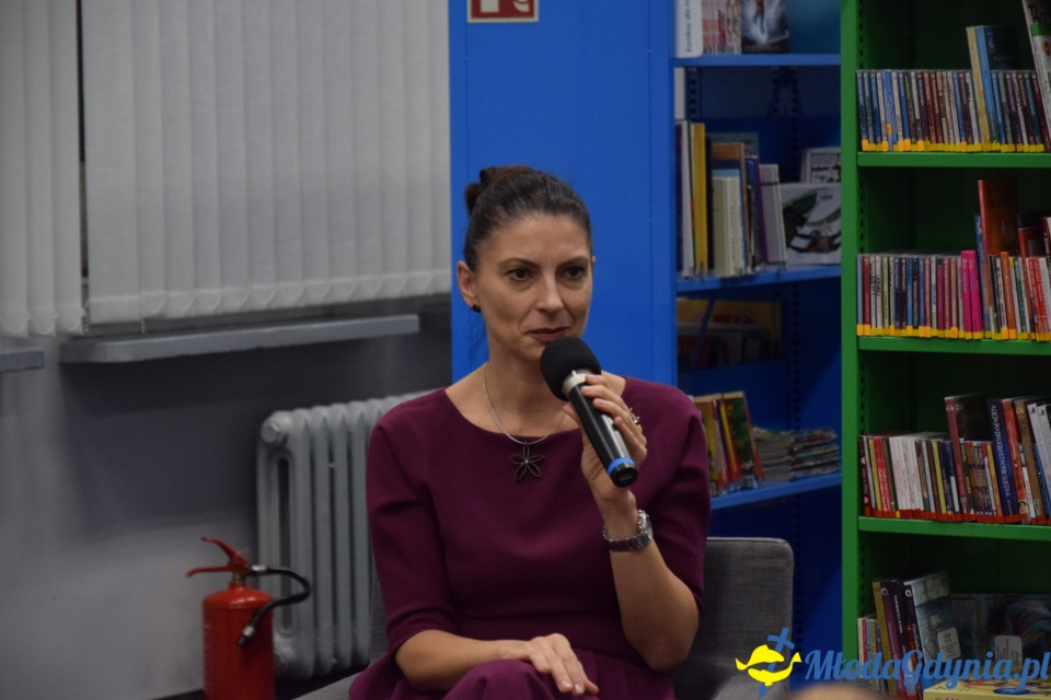 Spotkanie autorskie z Ałbeną Grabowską w Bibliotece Obłuże - 11.10.2019 r.