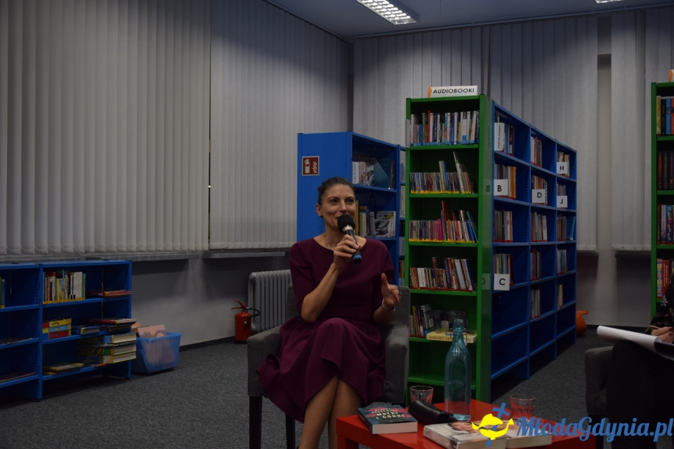 Spotkanie autorskie z Ałbeną Grabowską w Bibliotece Obłuże - 11.10.2019 r.