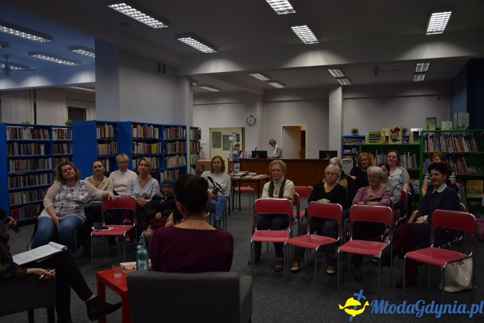 Spotkanie autorskie z Ałbeną Grabowską w Bibliotece Obłuże - 11.10.2019 r.