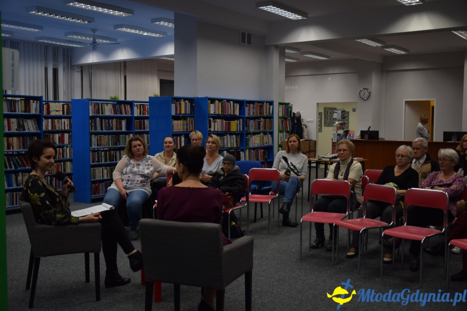 Spotkanie autorskie z Ałbeną Grabowską w Bibliotece Obłuże - 11.10.2019 r.