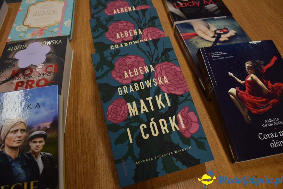 Spotkanie autorskie z Ałbeną Grabowską w Bibliotece Obłuże - 11.10.2019 r.