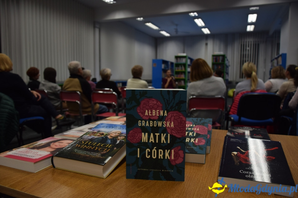 Spotkanie autorskie z Ałbeną Grabowską w Bibliotece Obłuże - 11.10.2019 r.
