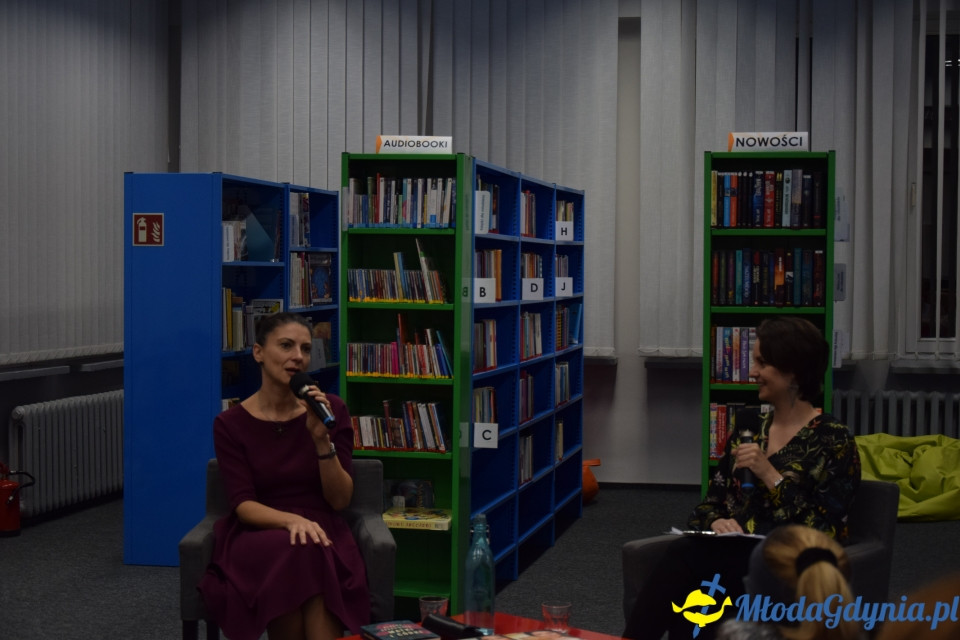 Spotkanie autorskie z Ałbeną Grabowską w Bibliotece Obłuże - 11.10.2019 r.