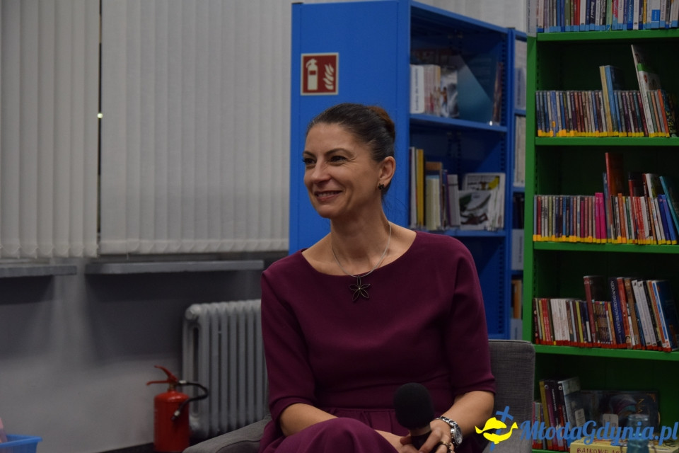 Spotkanie autorskie z Ałbeną Grabowską w Bibliotece Obłuże - 11.10.2019 r.