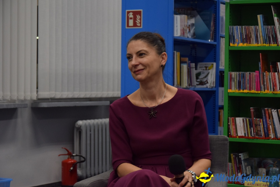 Spotkanie autorskie z Ałbeną Grabowską w Bibliotece Obłuże - 11.10.2019 r.
