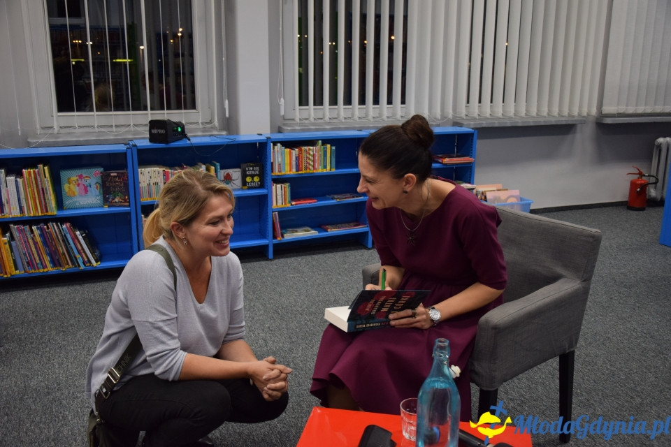 Spotkanie autorskie z Ałbeną Grabowską w Bibliotece Obłuże - 11.10.2019 r.