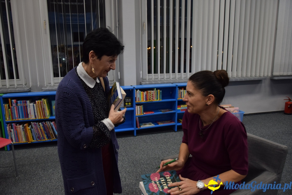 Spotkanie autorskie z Ałbeną Grabowską w Bibliotece Obłuże - 11.10.2019 r.