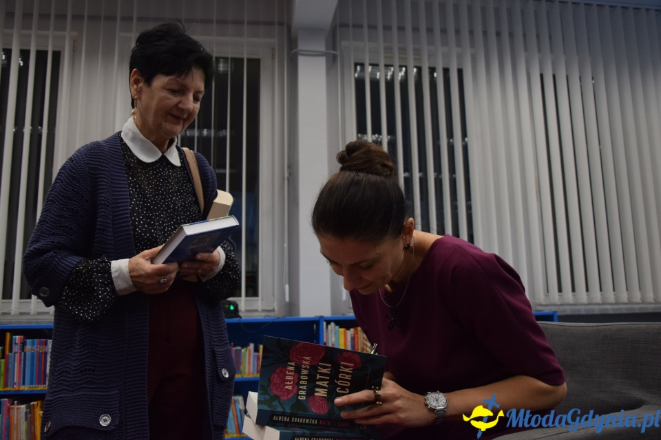 Spotkanie autorskie z Ałbeną Grabowską w Bibliotece Obłuże - 11.10.2019 r.