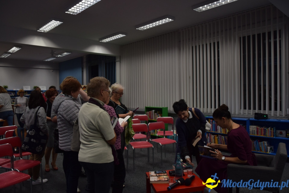 Spotkanie autorskie z Ałbeną Grabowską w Bibliotece Obłuże - 11.10.2019 r.