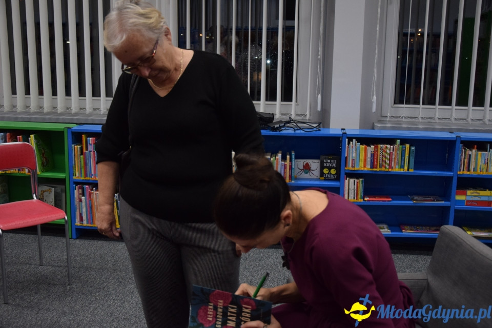 Spotkanie autorskie z Ałbeną Grabowską w Bibliotece Obłuże - 11.10.2019 r.