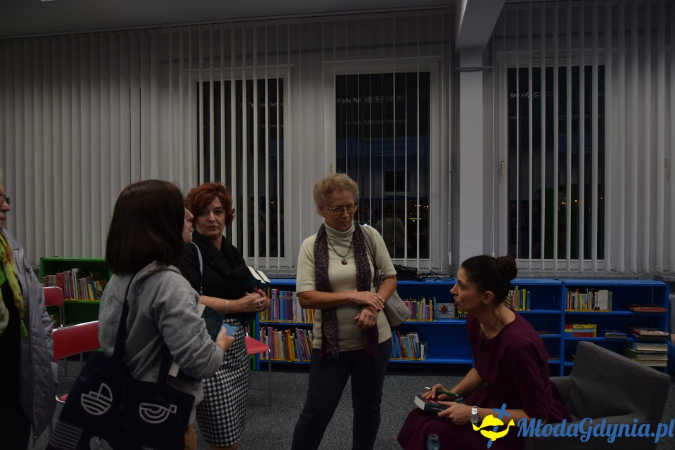 Spotkanie autorskie z Ałbeną Grabowską w Bibliotece Obłuże - 11.10.2019 r.