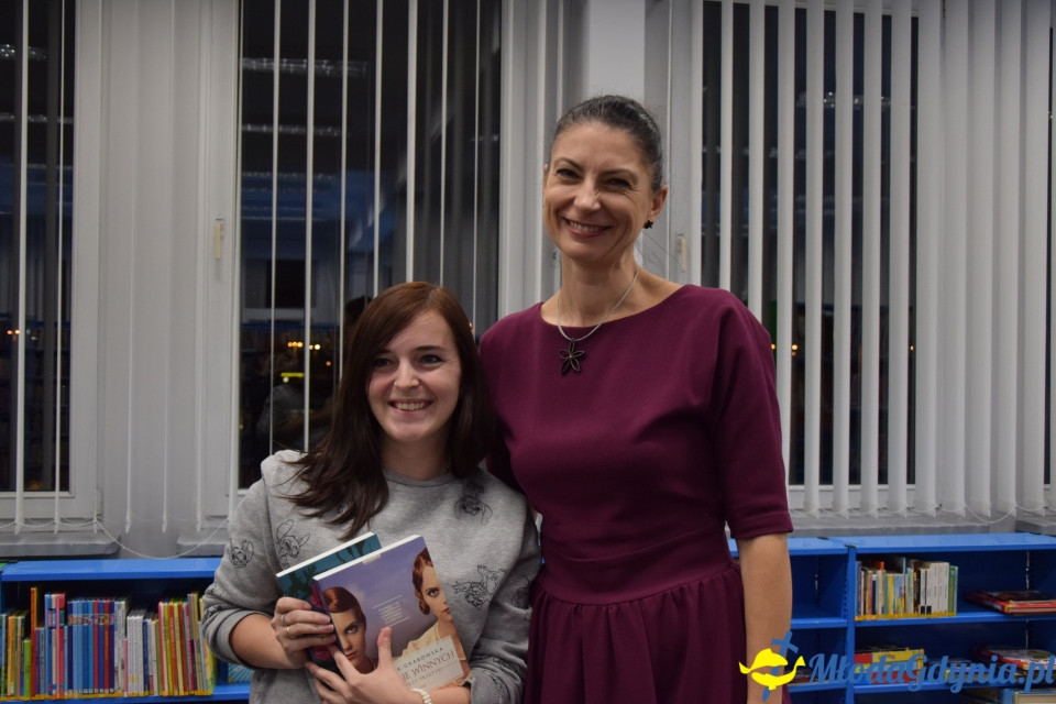Spotkanie autorskie z Ałbeną Grabowską w Bibliotece Obłuże - 11.10.2019 r.