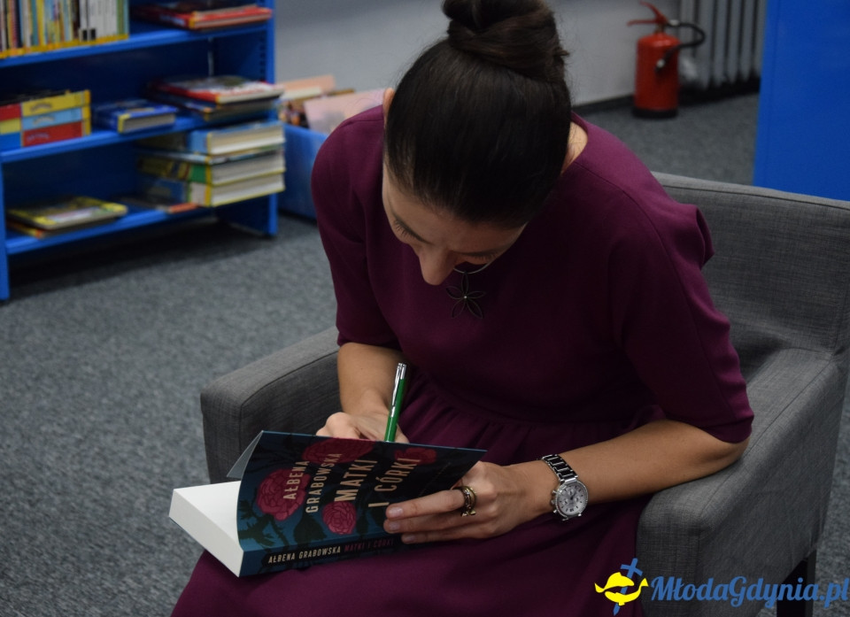 Spotkanie autorskie z Ałbeną Grabowską w Bibliotece Obłuże - 11.10.2019 r.
