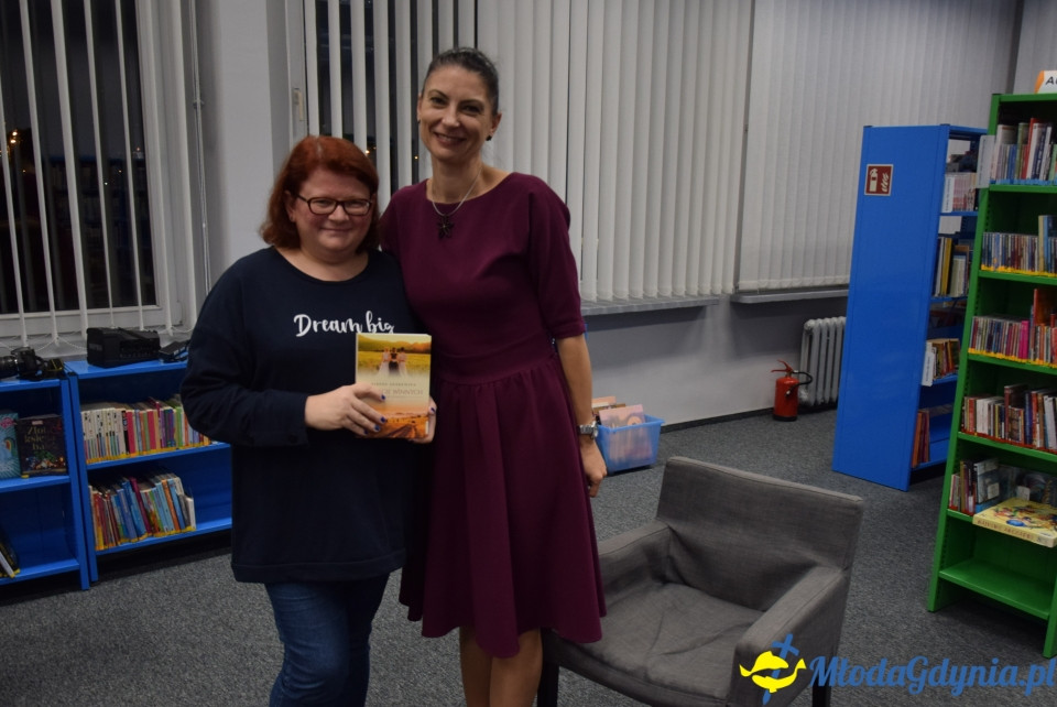 Spotkanie autorskie z Ałbeną Grabowską w Bibliotece Obłuże - 11.10.2019 r.