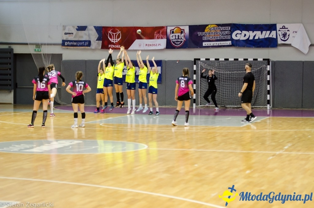 Juniorki młodsze SPR Arka Gdynia -  MKS Sambor Tczew