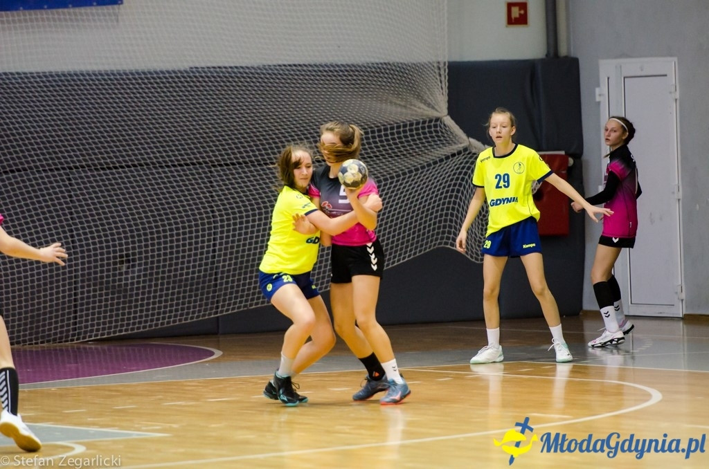 Juniorki młodsze SPR Arka Gdynia -  MKS Sambor Tczew