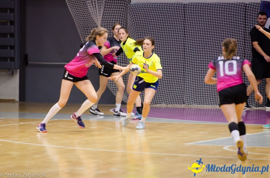 Juniorki młodsze SPR Arka Gdynia -  MKS Sambor Tczew